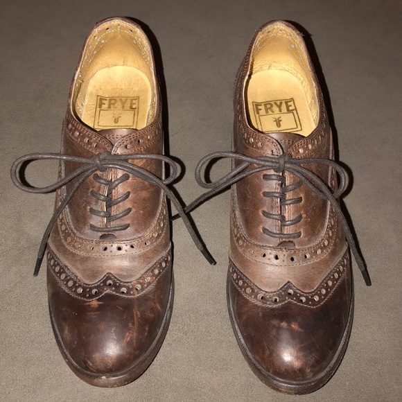 Frye Womens Perforated Wingtip Oxfords 